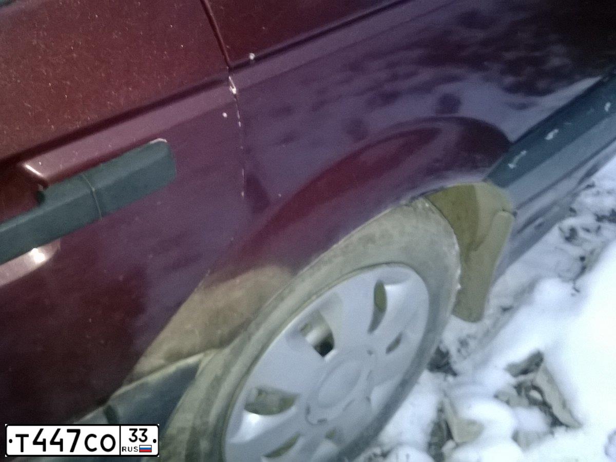 Фото автомобиля VOLKSWAGEN PASSAT, 1990 — госномер Т447СО33. Цвет: ВИШНЕВЫЙ