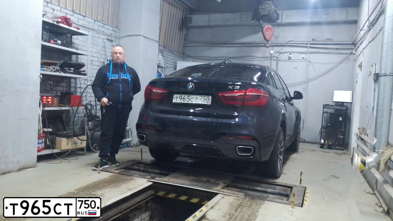 Фото автомобиля BMW X6, 2018 — госномер Т661ВВ180. Цвет: ЧЕРНЫЙ