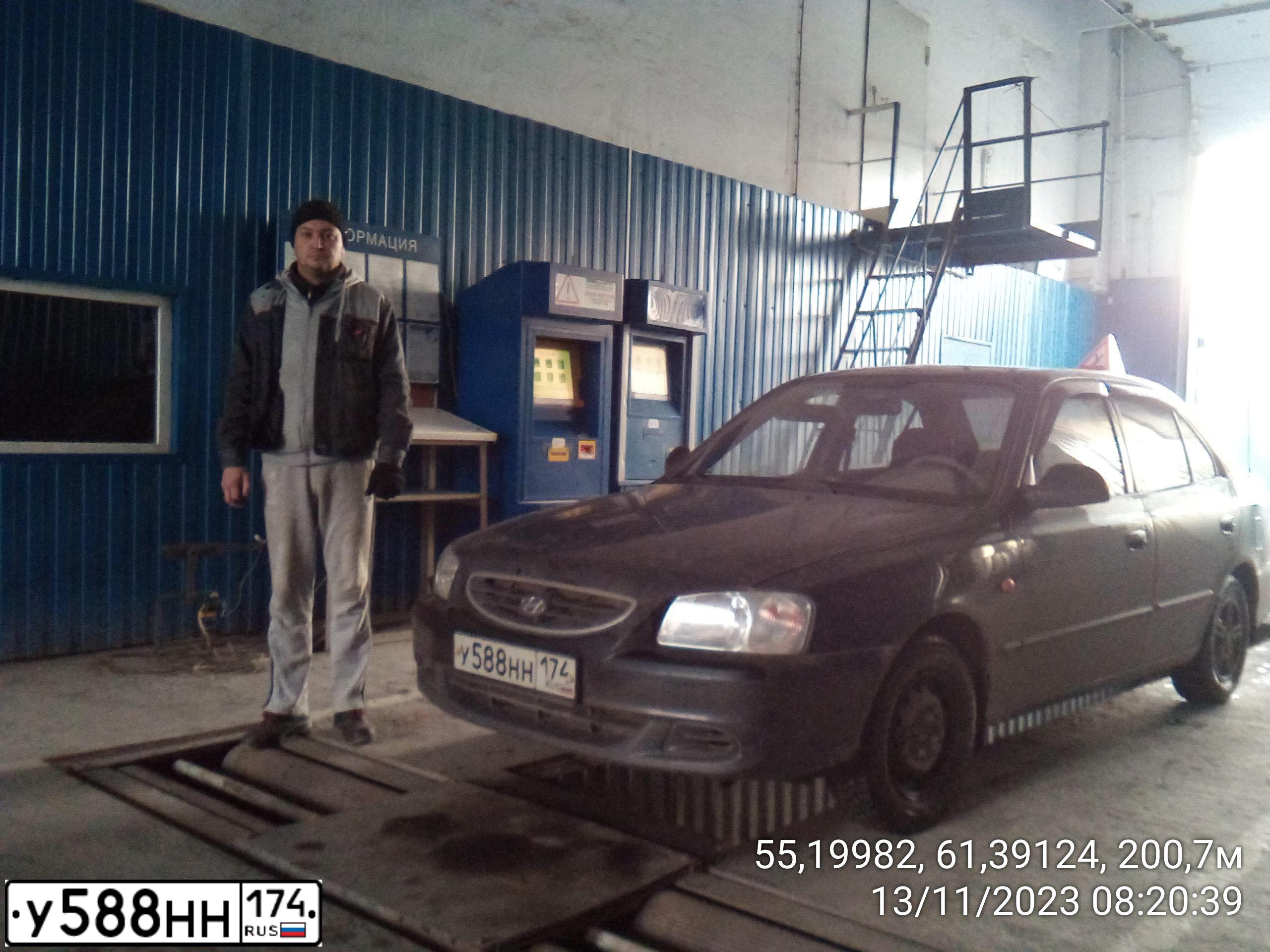 Фото автомобиля TAGAZ Z ACCENT, 2011 — госномер У588НН174. Цвет: ЧЕРНЫЙ