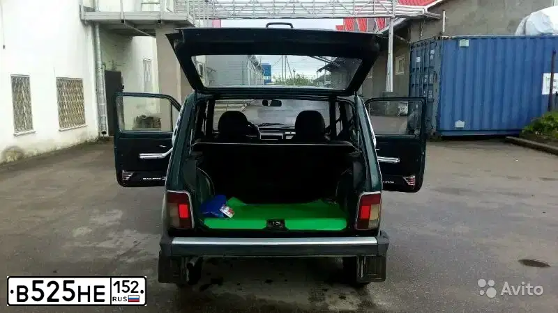 Фото автомобиля LADA 2121 NIVA, 1996 — госномер В525НЕ152. Цвет: Темно-зеленый