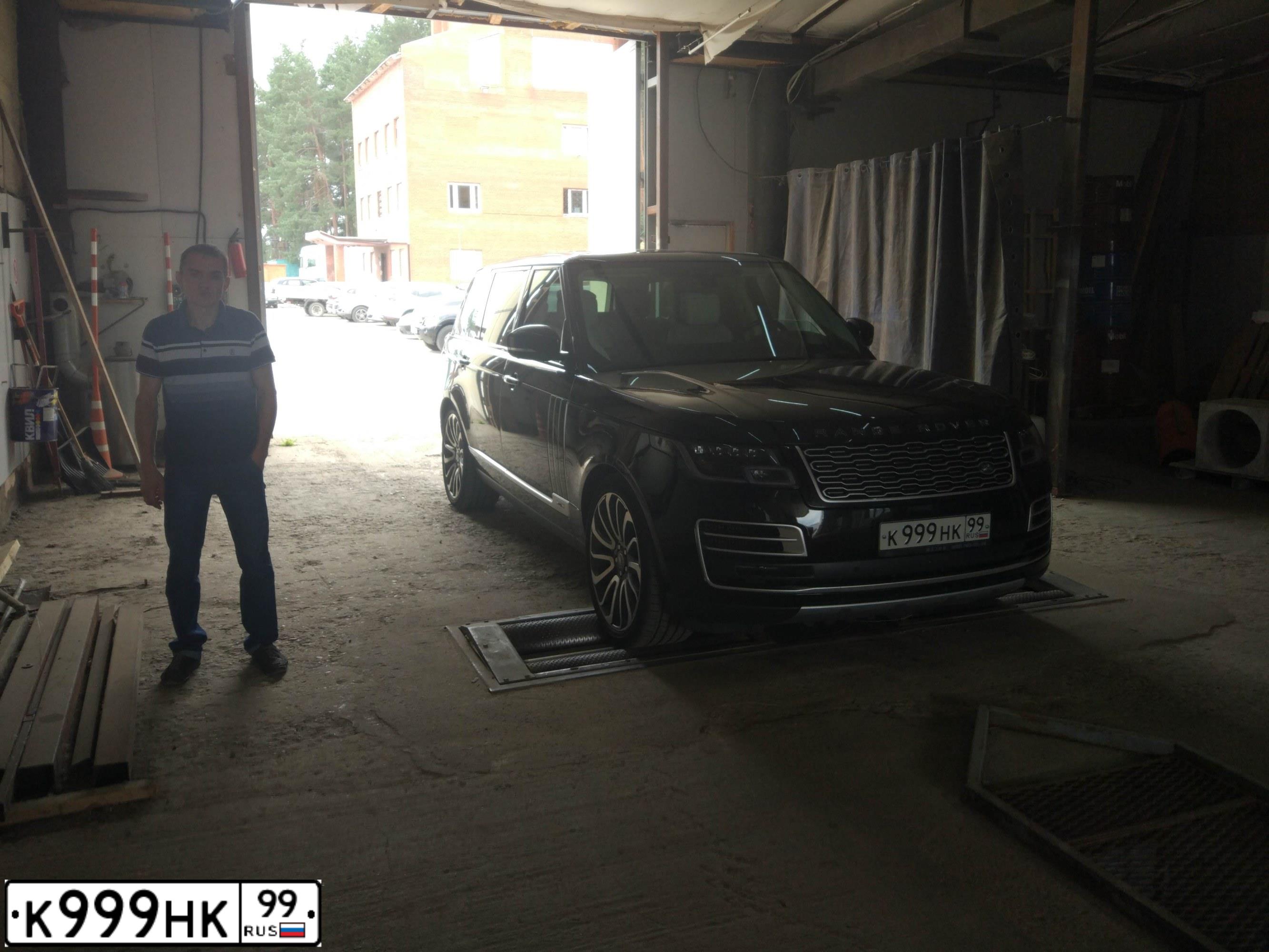 Фото автомобиля LANDROVER RANGE ROVER, 1996 — госномер К007НХ77. Цвет: ЗЕЛЕНЫЙ