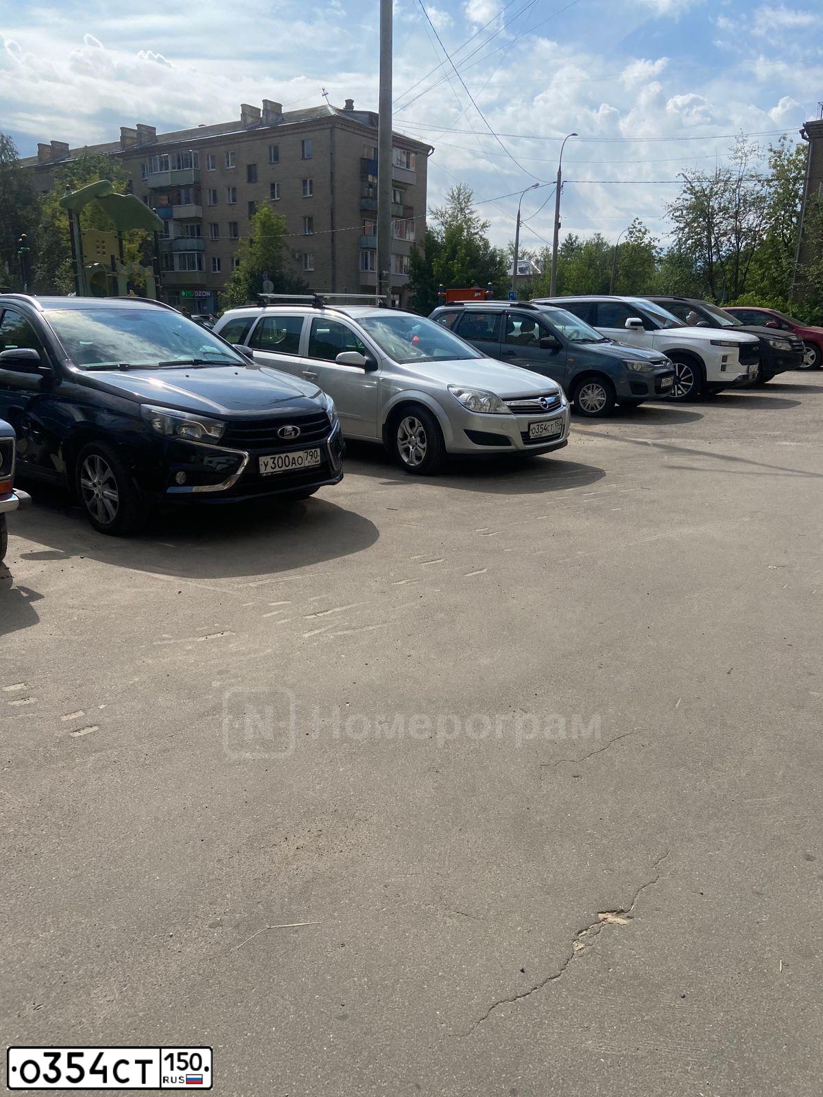 Фото автомобиля OPEL ASTRA, 2008 — госномер О354СТ150. Цвет: СЕРЕБРИСТЫЙ