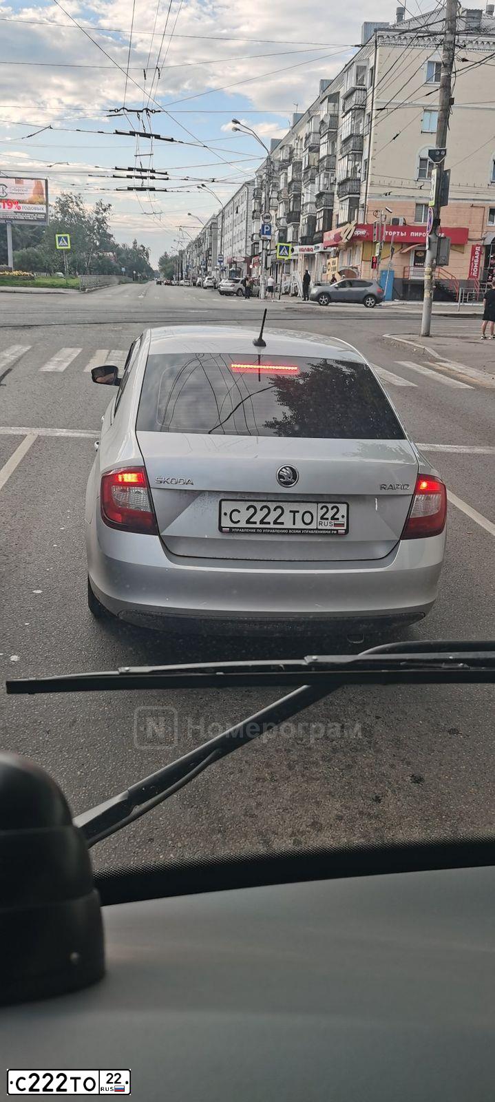 Фото автомобиля MITSUBISHI LANCER, 2007 — госномер С222ЕТ22. Цвет: СЕРЫЙ