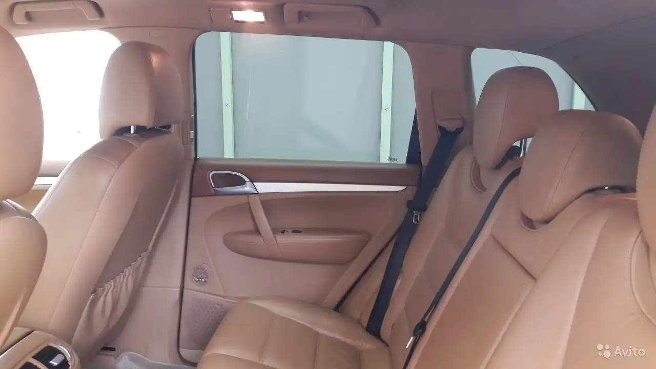 Фото автомобиля PORSCHE CAYENNE, 2005 — госномер Р125НН32. Цвет: ЧЕРНЫЙ