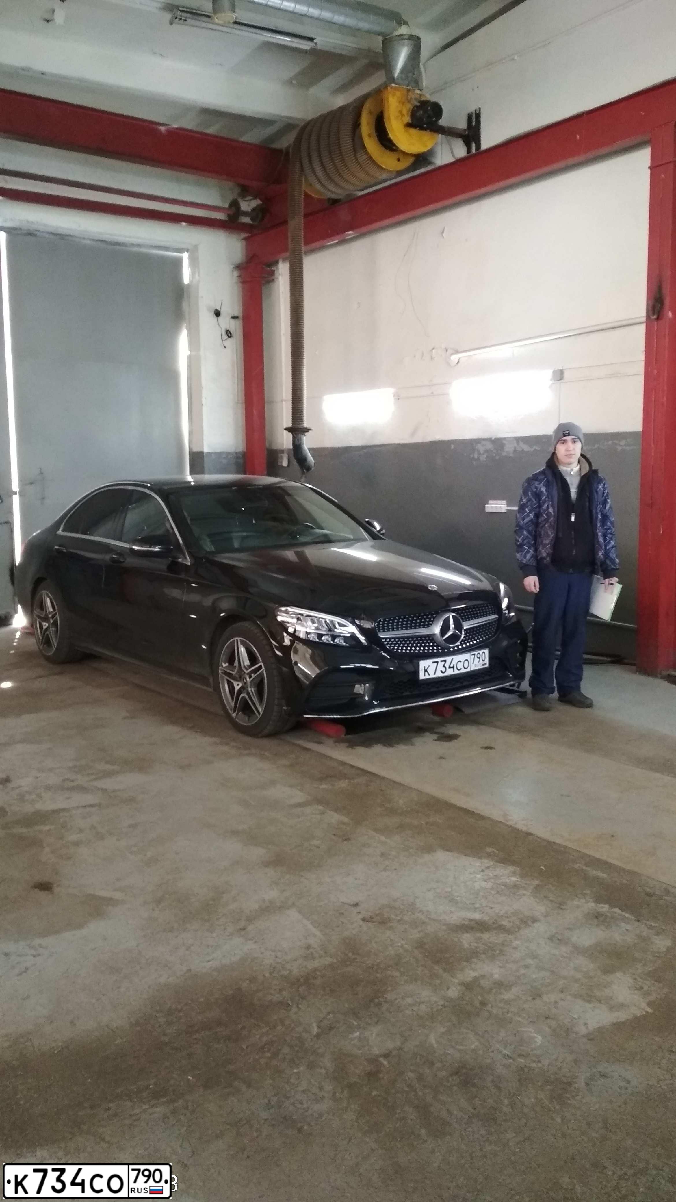 Фото автомобиля MERCEDES-BENZ C180, 2018 — госномер О535ЕХ977. Цвет: ЧЕРНЫЙ