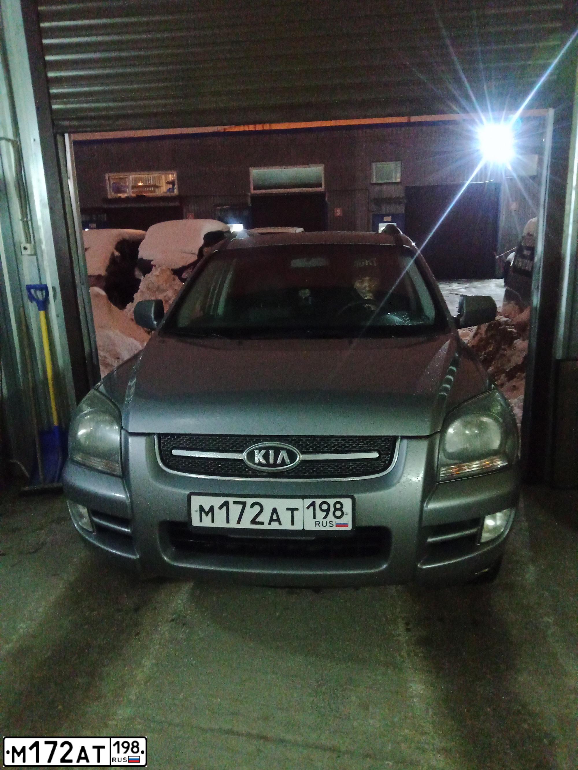 Фото автомобиля KIA SPORTAGE, 2008 — госномер М172АТ198. Цвет: СЕРЫЙ