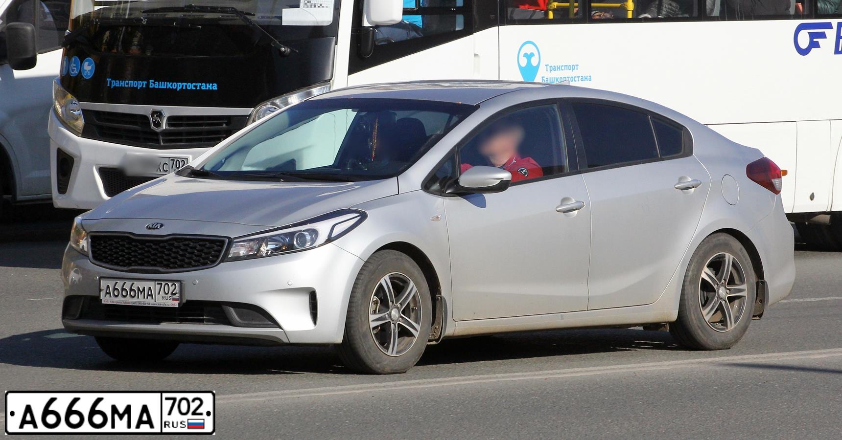 Фото автомобиля KIA CERATO, 2019 — госномер М541АК702. Цвет: Серебристый