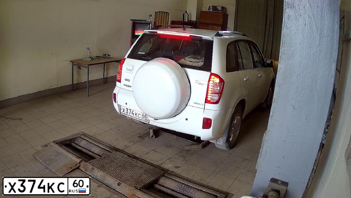Фото автомобиля CHERY TIGGO, 2015 — госномер К035ТА60. Цвет: БЕЛЫЙ