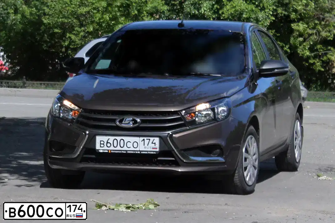 Фото автомобиля LADA 2170 PRIORA, 2013 — госномер В600СО174. Цвет: СВЕТЛО-СЕРЕБРИСТЫЙ МЕТАЛЛ