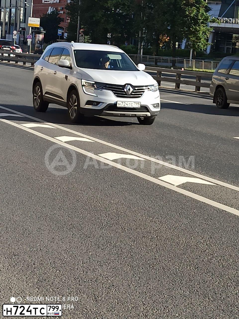 Фото автомобиля RENAULT KOLEOS, 2019 — госномер В490ЕМ977. Цвет: БЕЛЫЙ
