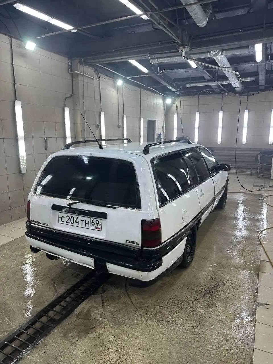 Фото автомобиля OPEL REKORD, 1993 — госномер С204ТН69. Цвет: Белый