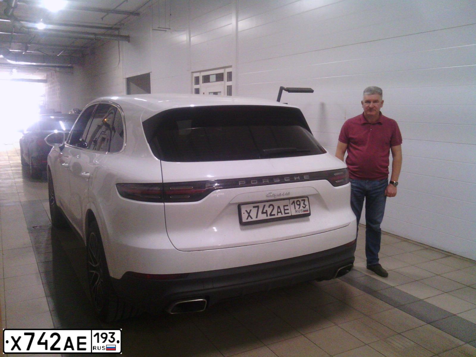 Фото автомобиля PORSCHE ПОРШЕ САYЕNNЕ, 2019 — госномер Е201НЕ797. Цвет: Белый