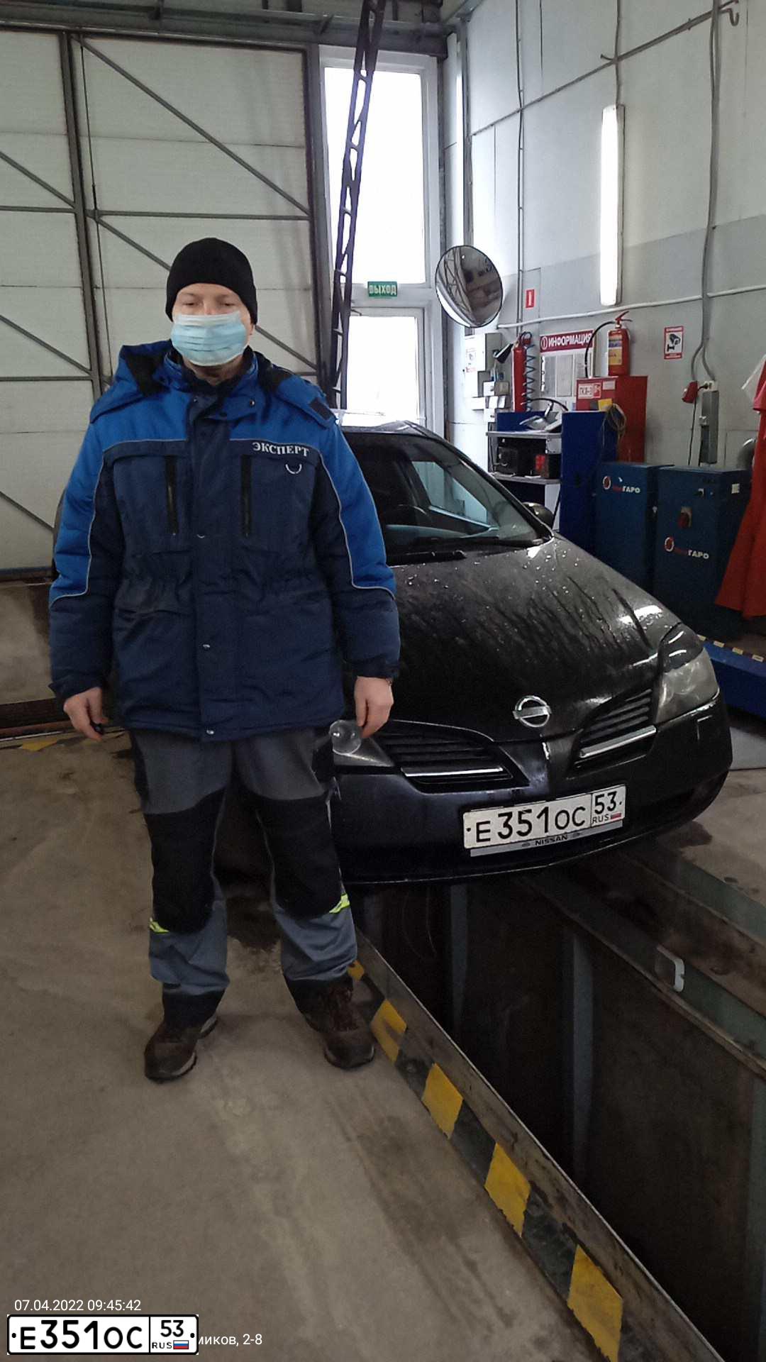 Фото автомобиля NISSAN PRIMERA, 2004 — госномер С154ОВ53. Цвет: ЧЕРНЫЙ МЕТАЛЛИК
