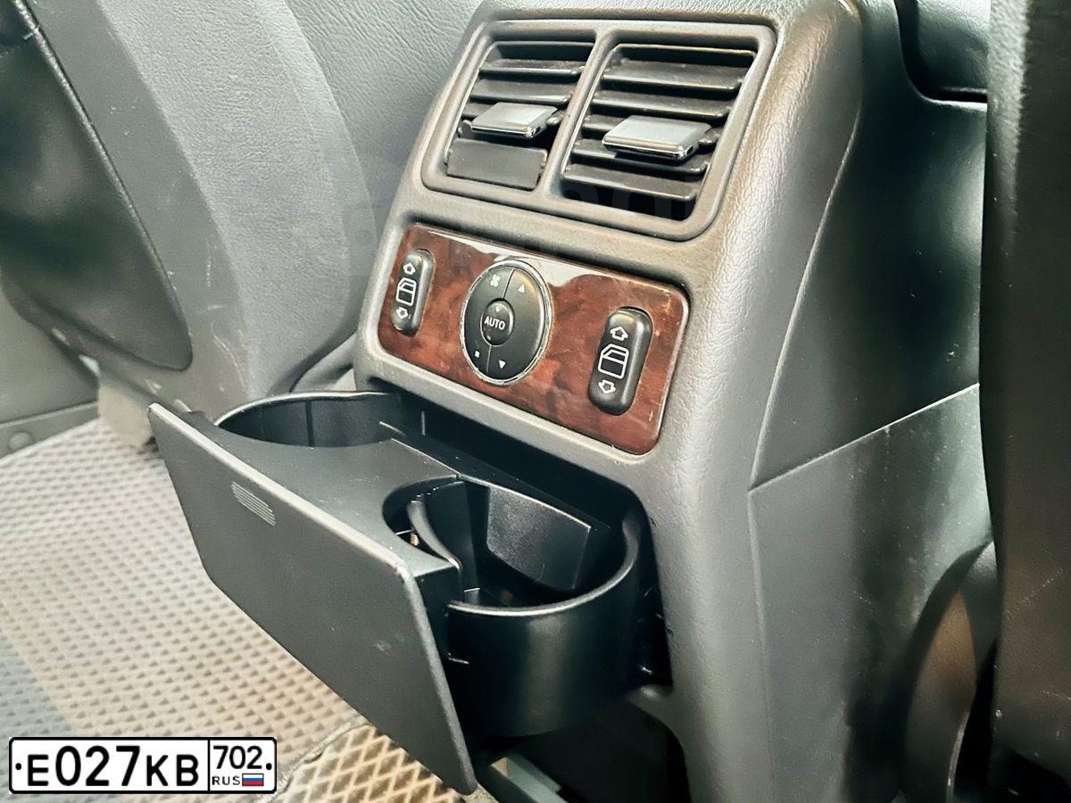 Фото автомобиля MERCEDES M-KLASSE, 2002 — госномер Е027КВ702. Цвет: Серебристый