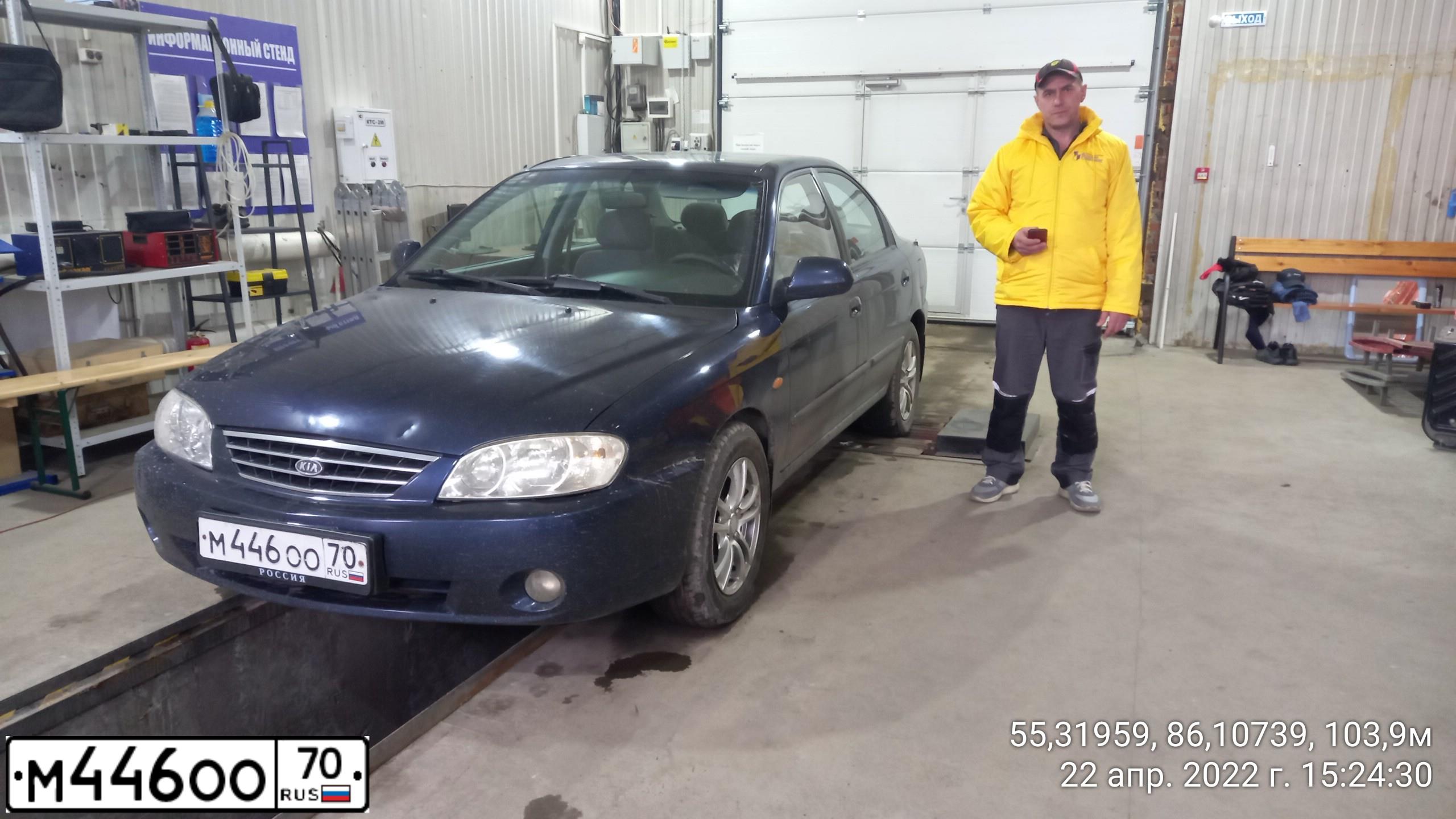 Фото автомобиля KIA SPECTRA, 2007 — госномер В586ХТ70. Цвет: Темно-синий