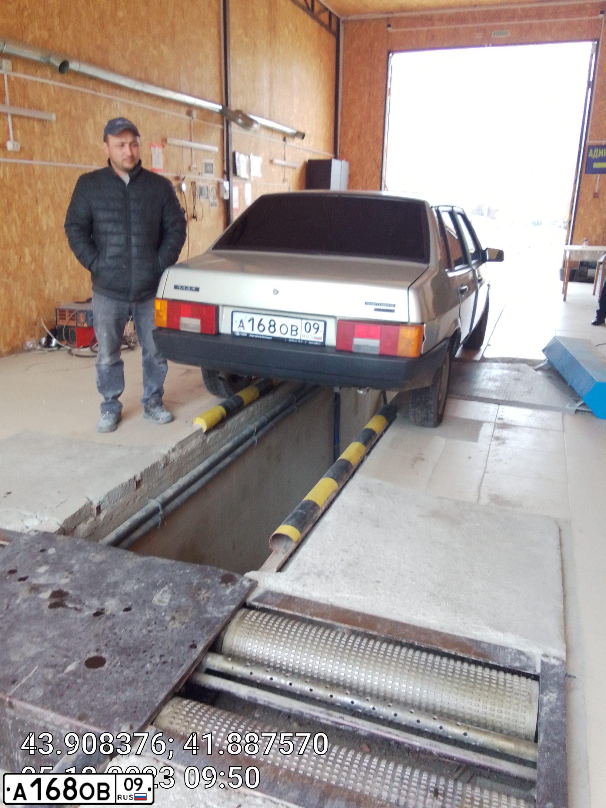 Фото автомобиля LADA 2109 SAMARA, 2002 — госномер А168ОВ09. Цвет: СЕРЕБРИСТО-ЖЕЛТО-ЗЕЛЕНЫЙ