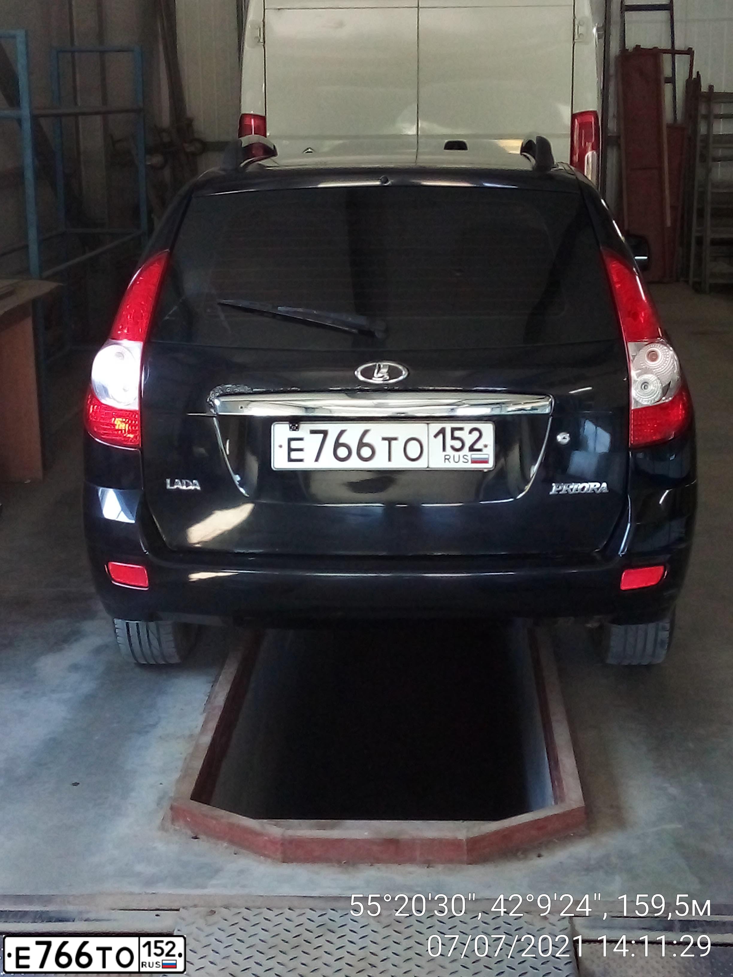 Фото автомобиля LADA 2171 PRIORA, 2011 — госномер Е766ТО152. Цвет: Сине-Черный