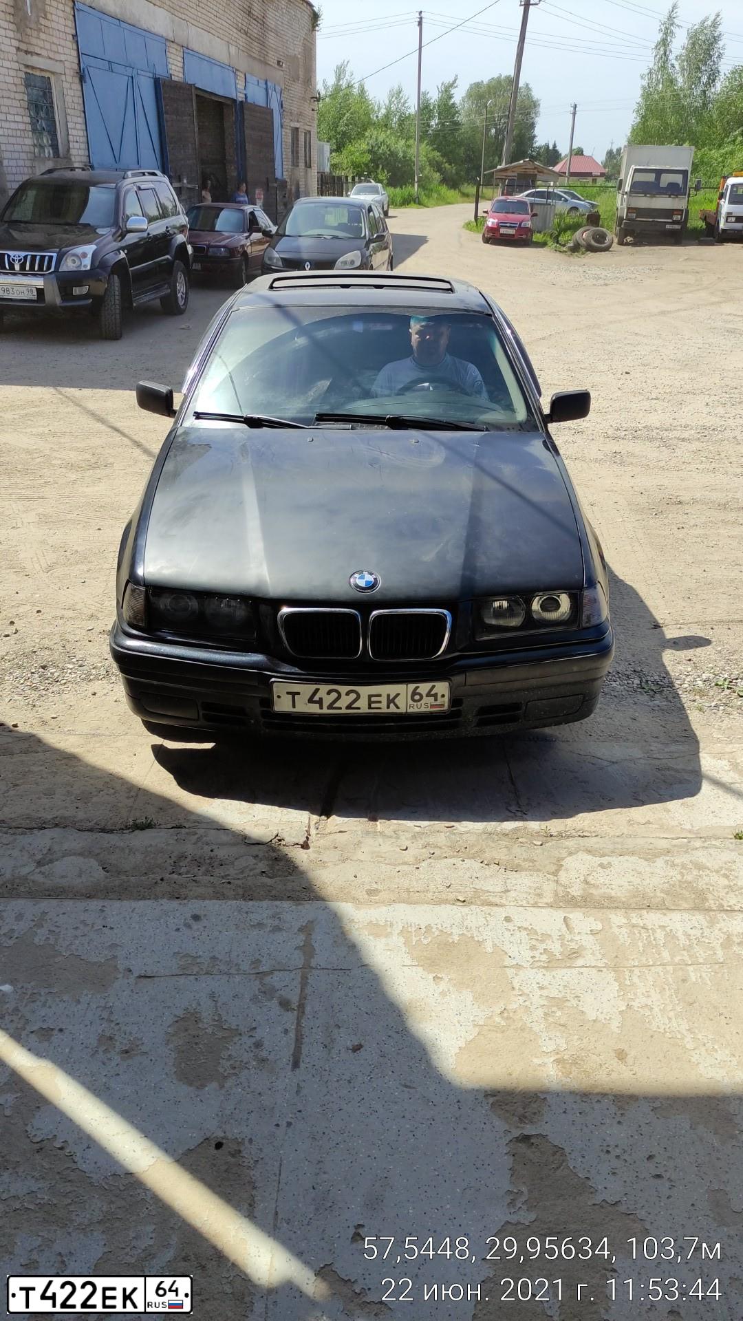 Фото автомобиля BMW SERIE 3, 1992 — госномер А444РУ60. Цвет: ЧЕРНЫЙ