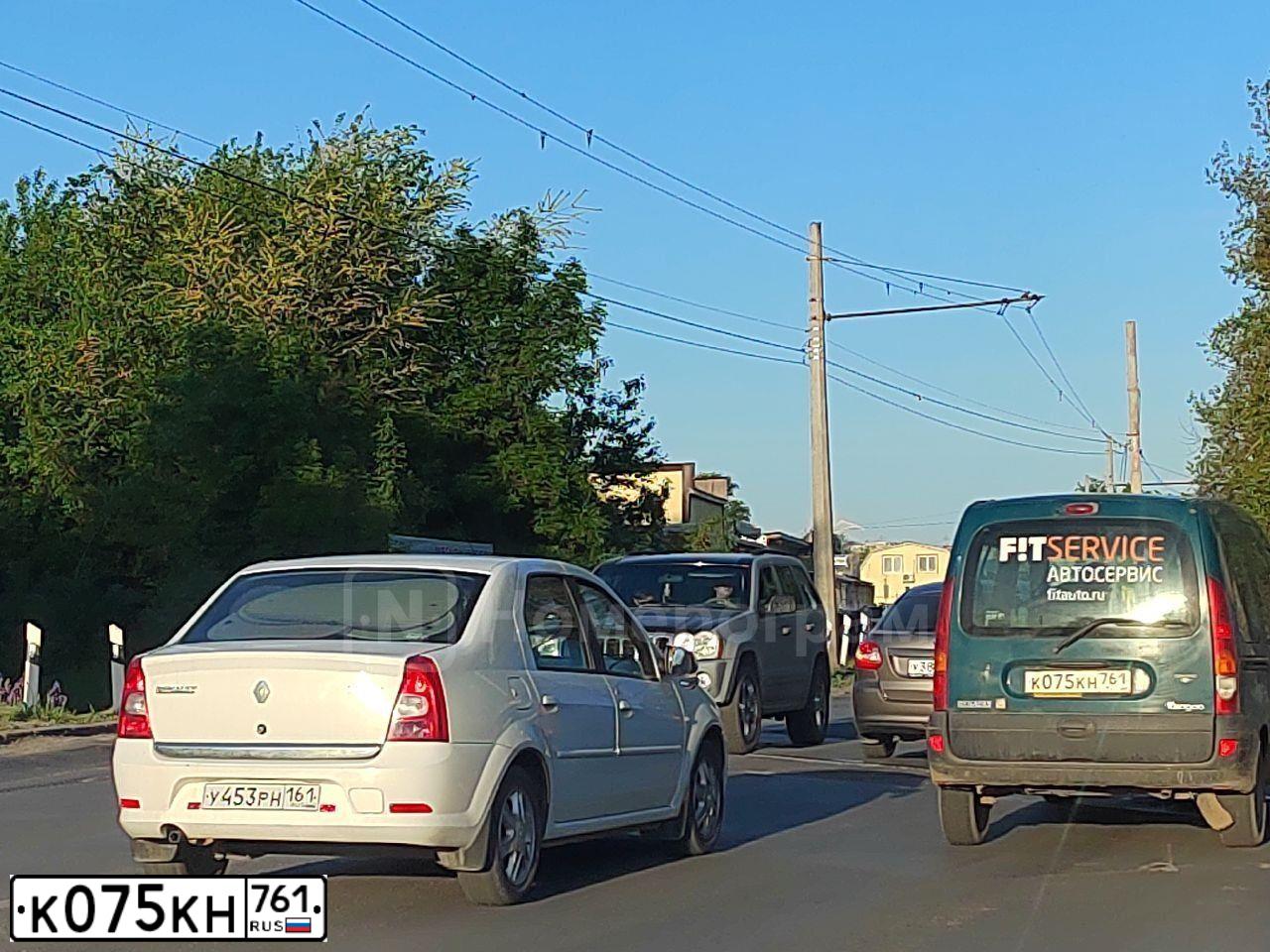 Фото автомобиля RENAULT KANGOO, 2006 — госномер К075КН761. Цвет: Темно-зеленый