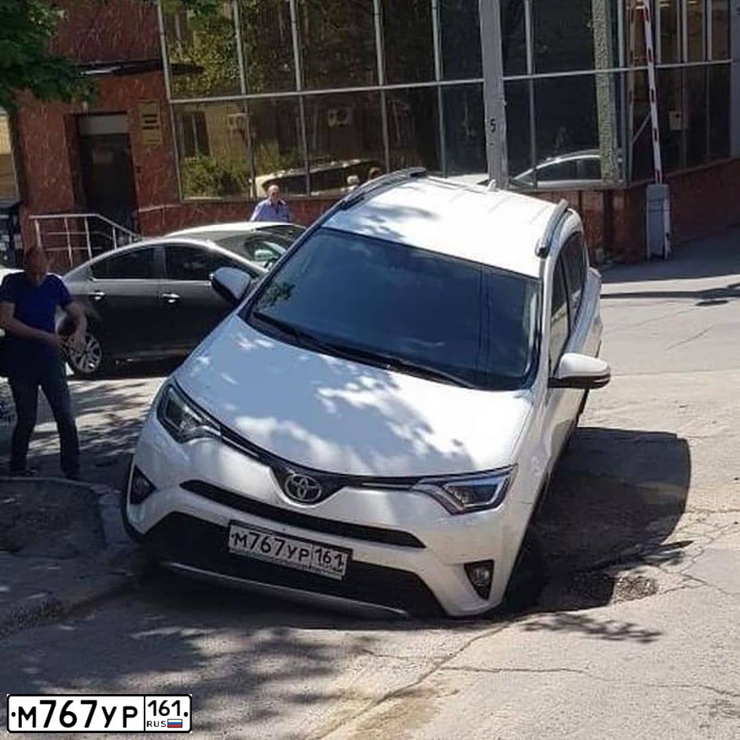 Фото автомобиля TOYOTA RAV4, 2015 — госномер М767УР161. Цвет: БЕЛЫЙ