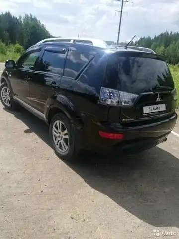 Фото автомобиля MITSUBISHI OUTLANDER, 2007 — госномер О352НВ124. Цвет: ЧЕРНЫЙ