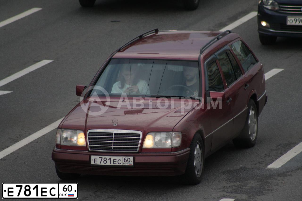 Фото автомобиля MERCEDES E-KLASSE, 1988 — госномер Е781ЕС60. Цвет: КРАСНЫЙ