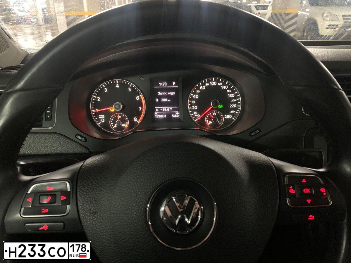 Фото автомобиля VOLKSWAGEN JETTA, 2012 — госномер К218ММ136. Цвет: Серебристо-Желтый