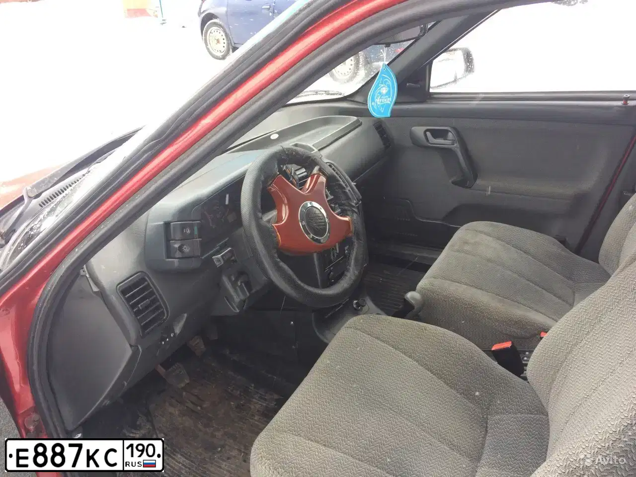 Фото автомобиля LADA 2112, 2001 — госномер Е887КС190. Цвет: КРАСНЫЙ СЕРЕБРИСТЫЙ