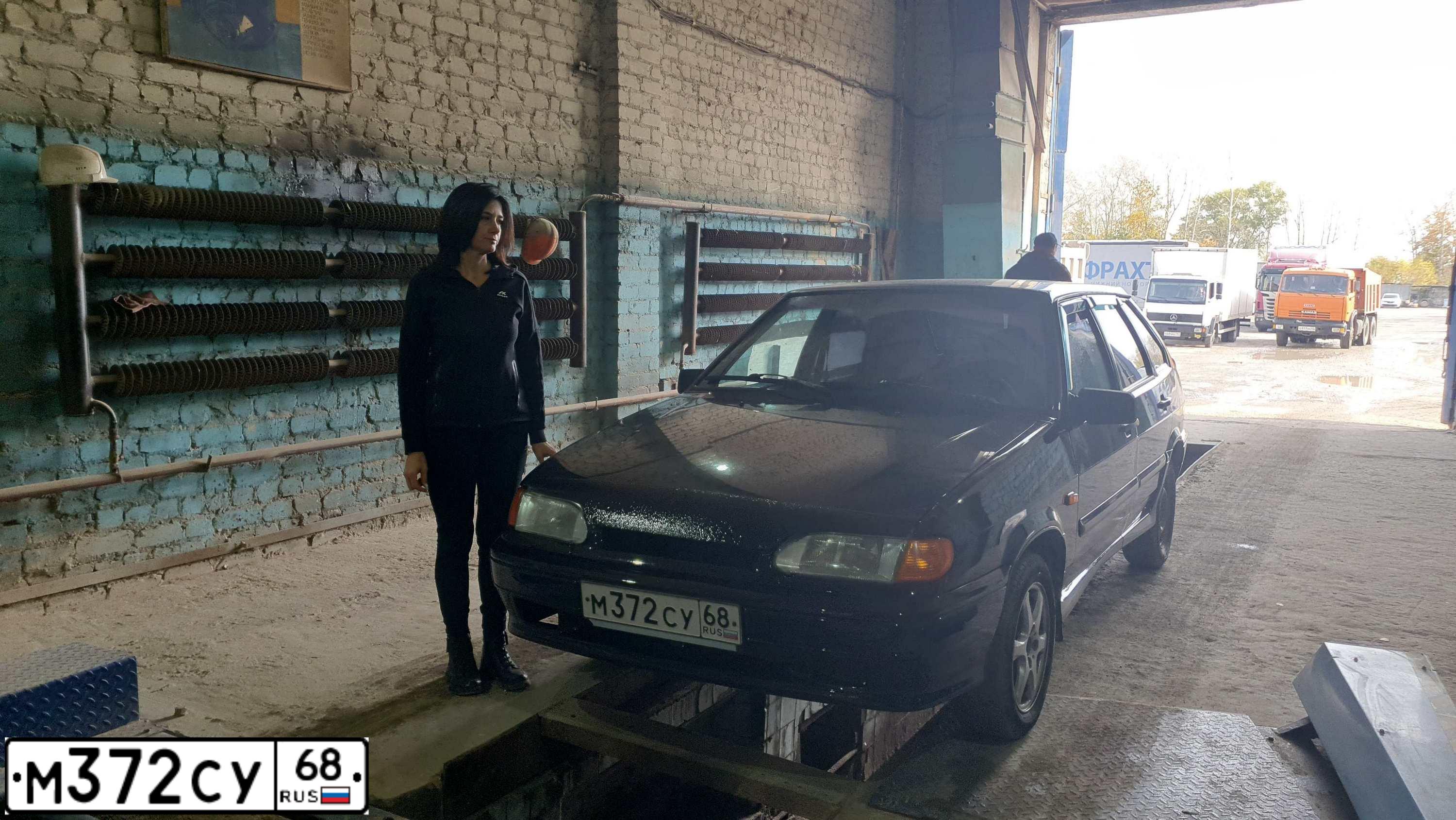 Фото автомобиля LADA 2114 SAMARA, 2011 — госномер М372СУ68. Цвет: Сине-Черный