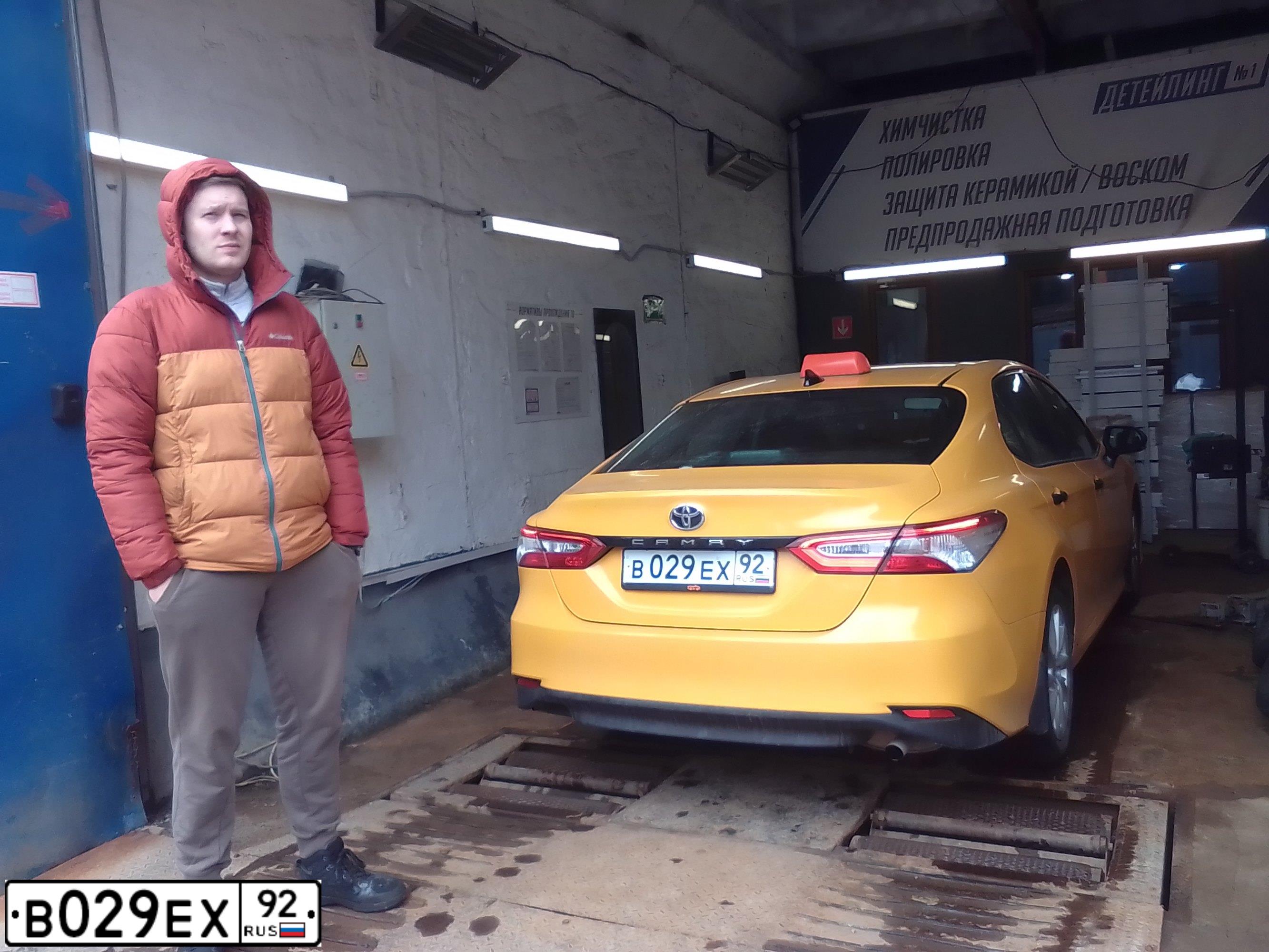 Фото автомобиля TOYOTA CAMRY МХVА71L RЕХNВХ, 2021 — госномер В029ЕХ92. Цвет: ЧЕРНЫЙ