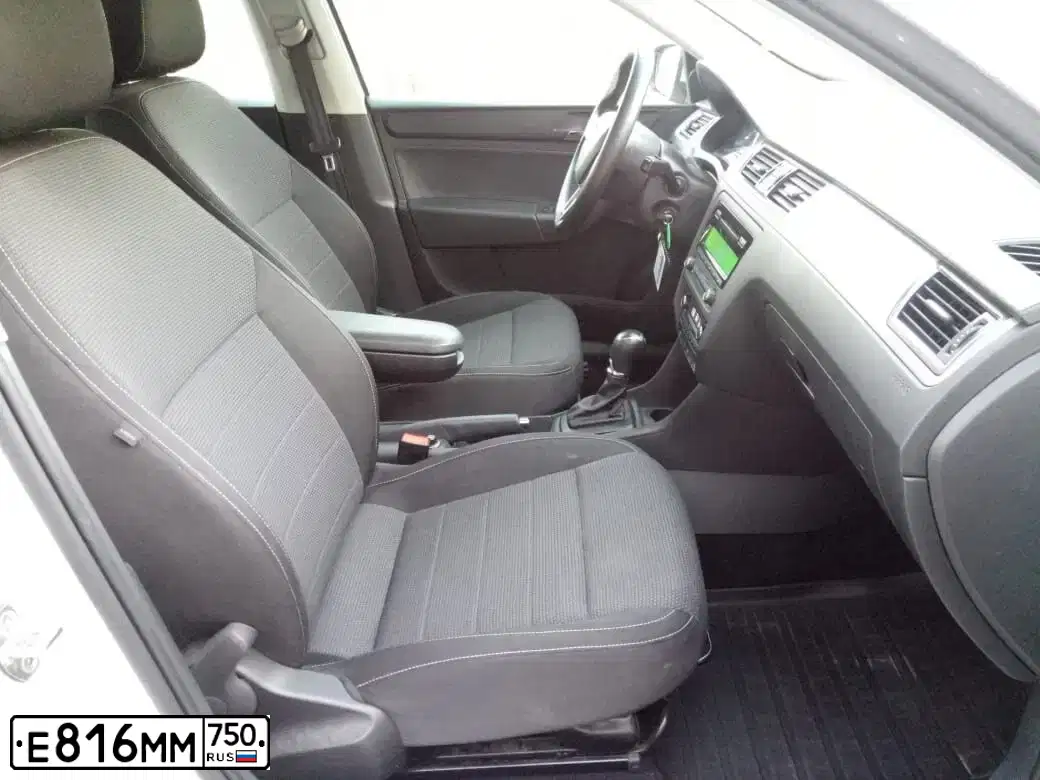 Фото автомобиля SKODA RAPID, 2015 — госномер Е816ММ750. Цвет: Белый