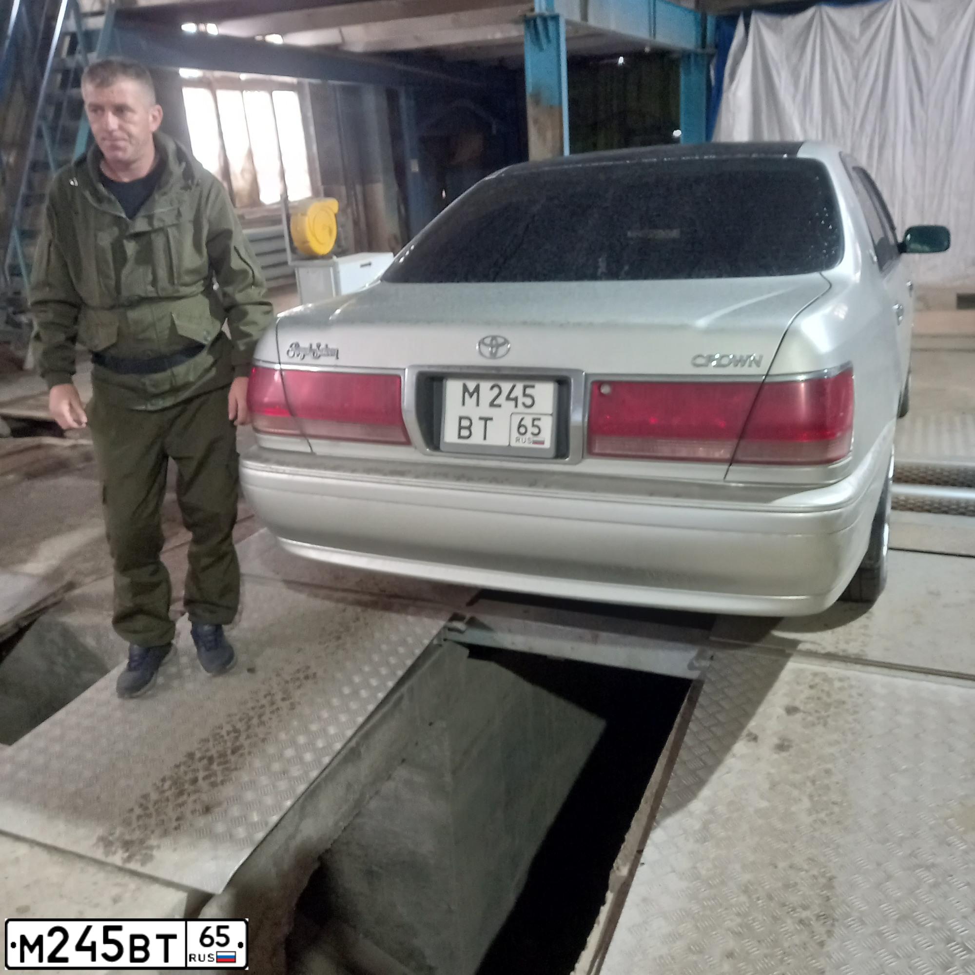Фото автомобиля TOYOTA CROWN, 2003 — госномер М245ВТ65