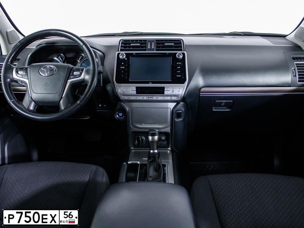 Фото автомобиля TOYOTA LAND CRUISER 150, 2019 — госномер М869НО198. Цвет: ЧЕРНЫЙ