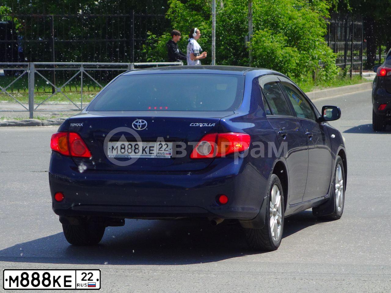 Фото автомобиля TOYOTA CAMRY, 2004 — госномер У999РР22. Цвет: Серебристый