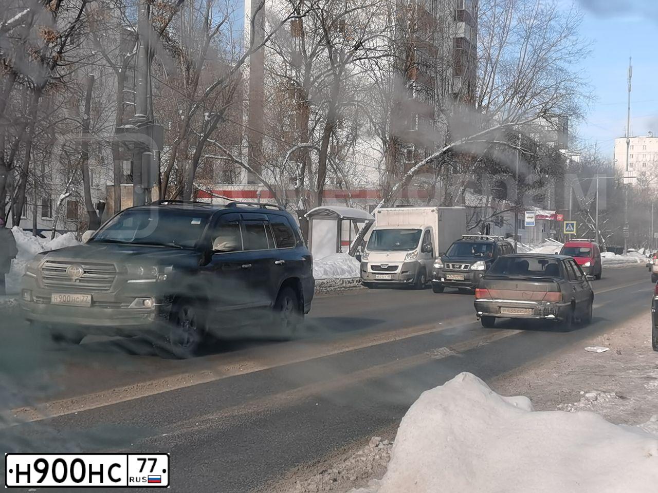 Фото автомобиля LADA 2105, 1996 — госномер Н900НС77. Цвет: Красный