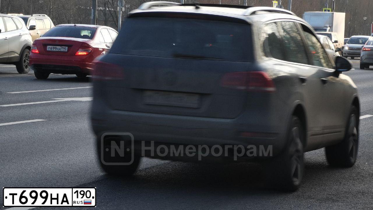 Фото автомобиля MERCEDES C-KLASSE, 2010 — госномер Т699НА190. Цвет: КРАСНЫЙ