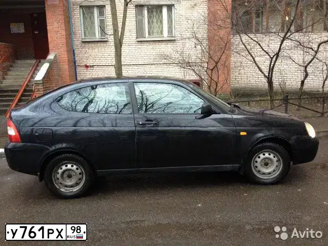 Фото автомобиля LADA 2172 PRIORA, 2010 — госномер У761РХ98. Цвет: СИНЕ-ЧЁРНЫЙ
