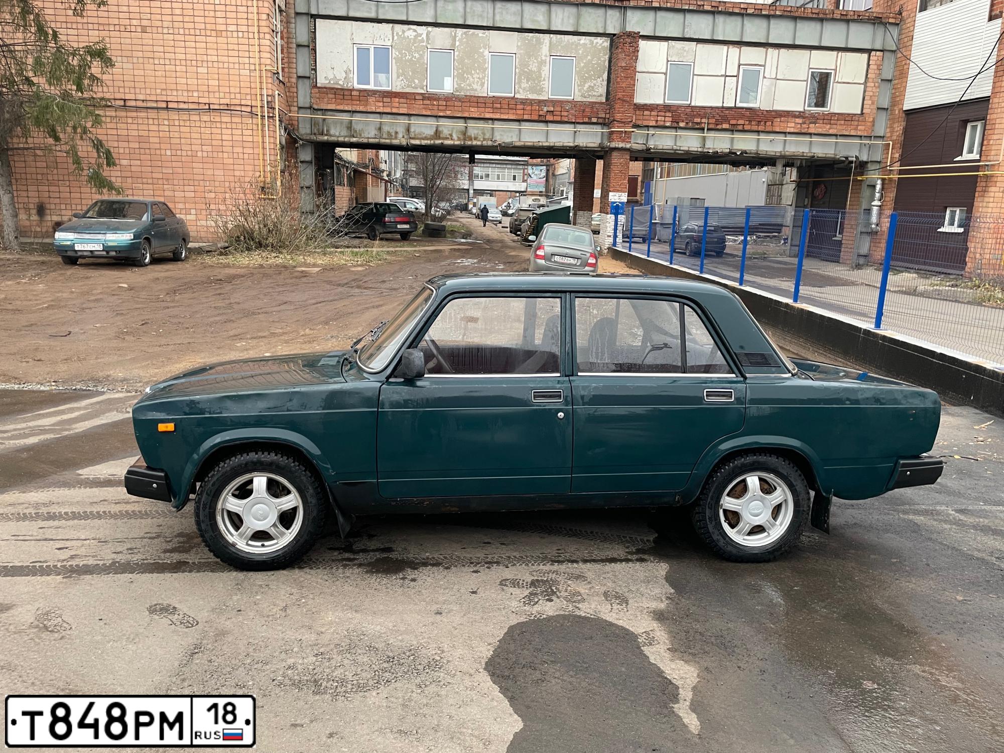 Фото автомобиля LADA 2107, 2007 — госномер Е137НУ18