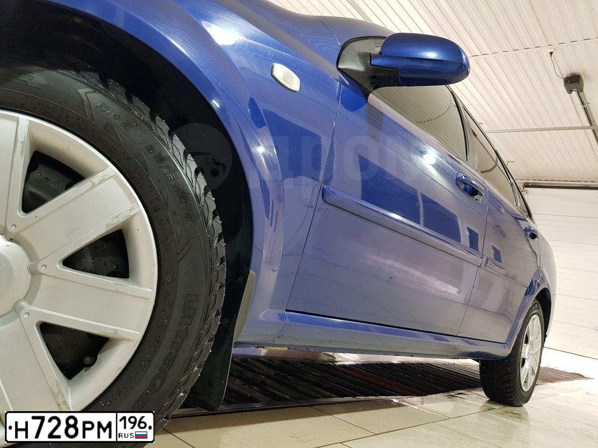 Фото автомобиля CHEVROLET LACETTI, 2007 — госномер К084ОВ96. Цвет: синий