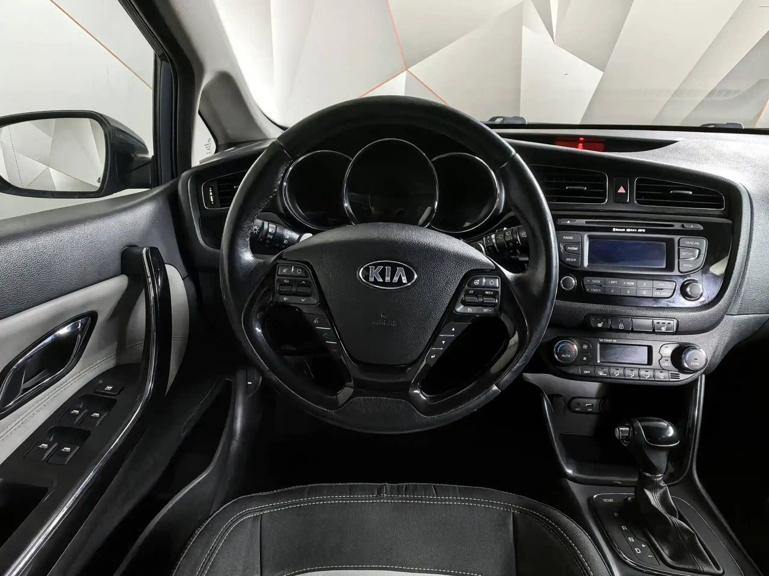 Фото автомобиля KIA КИА СИД, 2015 — госномер С878АЕ250. Цвет: СИНИЙ
