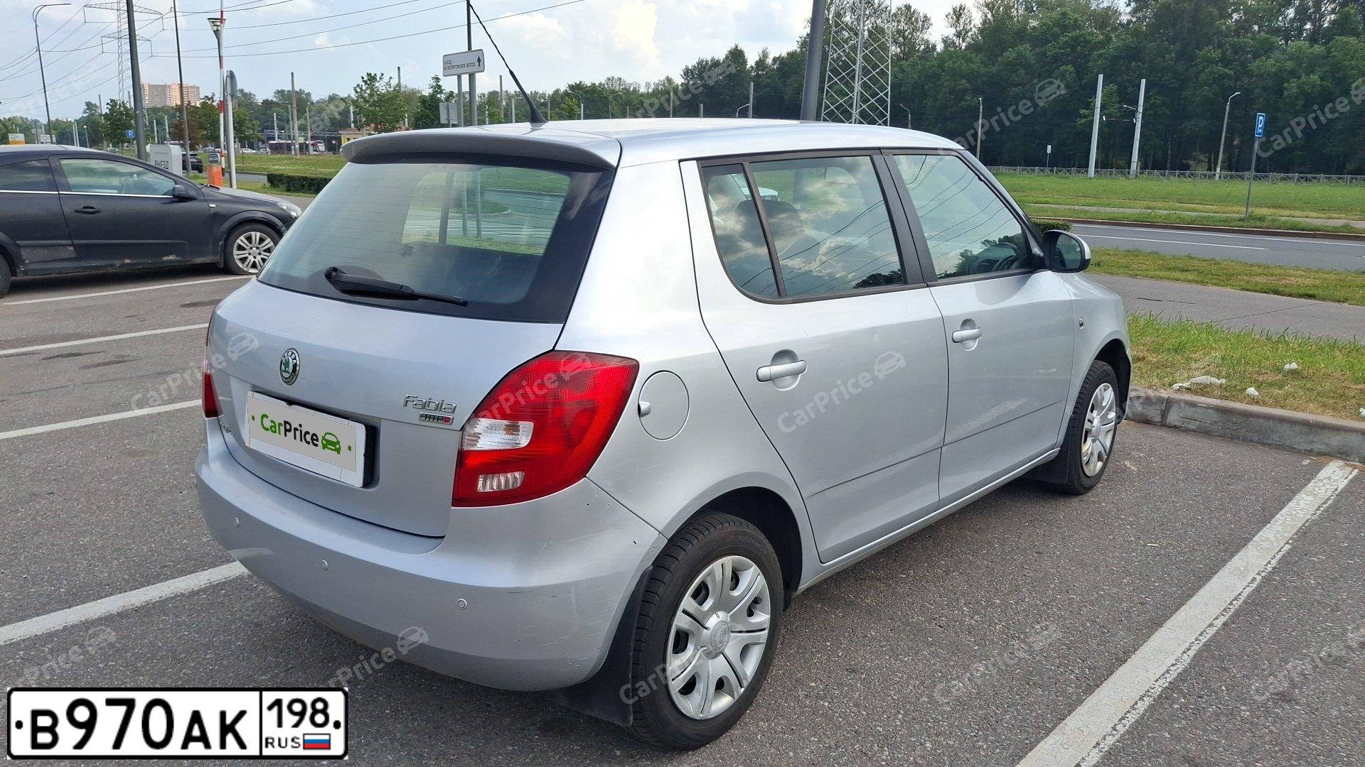 Фото автомобиля SKODA FABIA, 2011 — госномер В970АК198. Цвет: Серебристый
