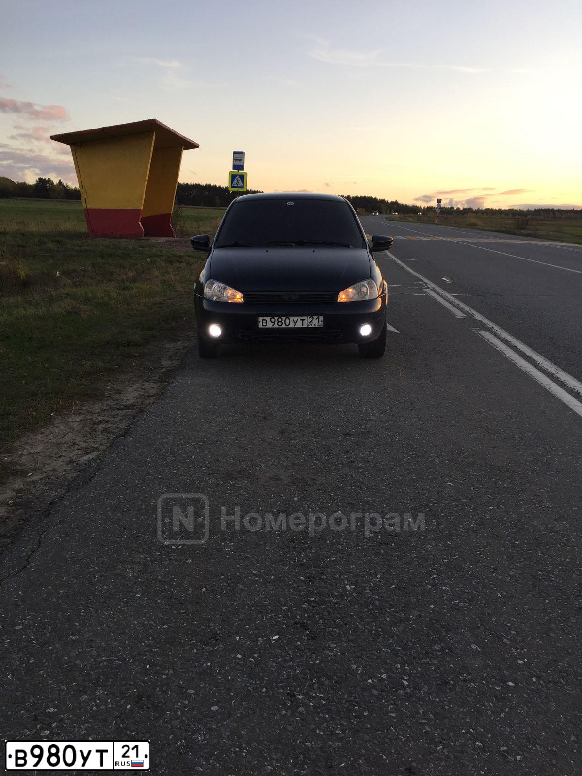 Фото автомобиля LADA 1118 KALINA, 2008 — госномер В980УТ21. Цвет: ТЕМНЫЙ СИНЕ-ФИОЛЕТОВЫЙ
