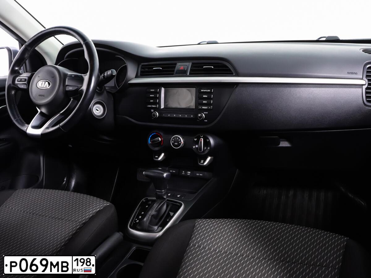 Фото автомобиля KIA RIO, 2017 — госномер А982КЕ136. Цвет: СЕРЫЙ