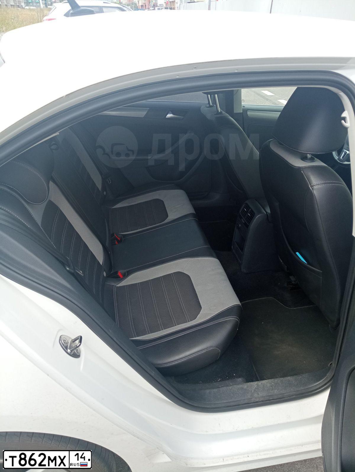 Фото автомобиля VOLKSWAGEN JETTA, 2011 — госномер К478ОА178. Цвет: Белый