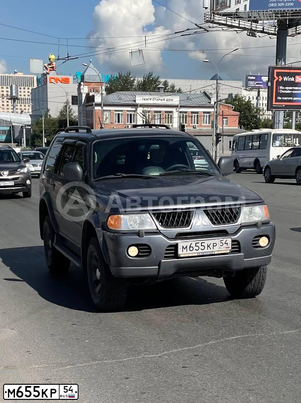 Фото автомобиля MITSUBISHI PAJERO SPORT, 2008 — госномер М655КР54. Цвет: ТЕМНО СЕРЫЙ