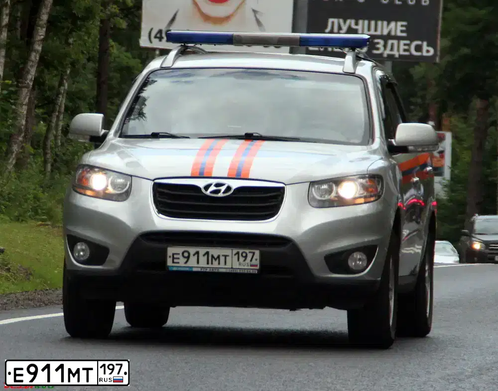 Фото автомобиля HYUNDAI SANTA FE, 2011 — госномер Е911МТ197. Цвет: СЕРЕБРИСТЫЙ
