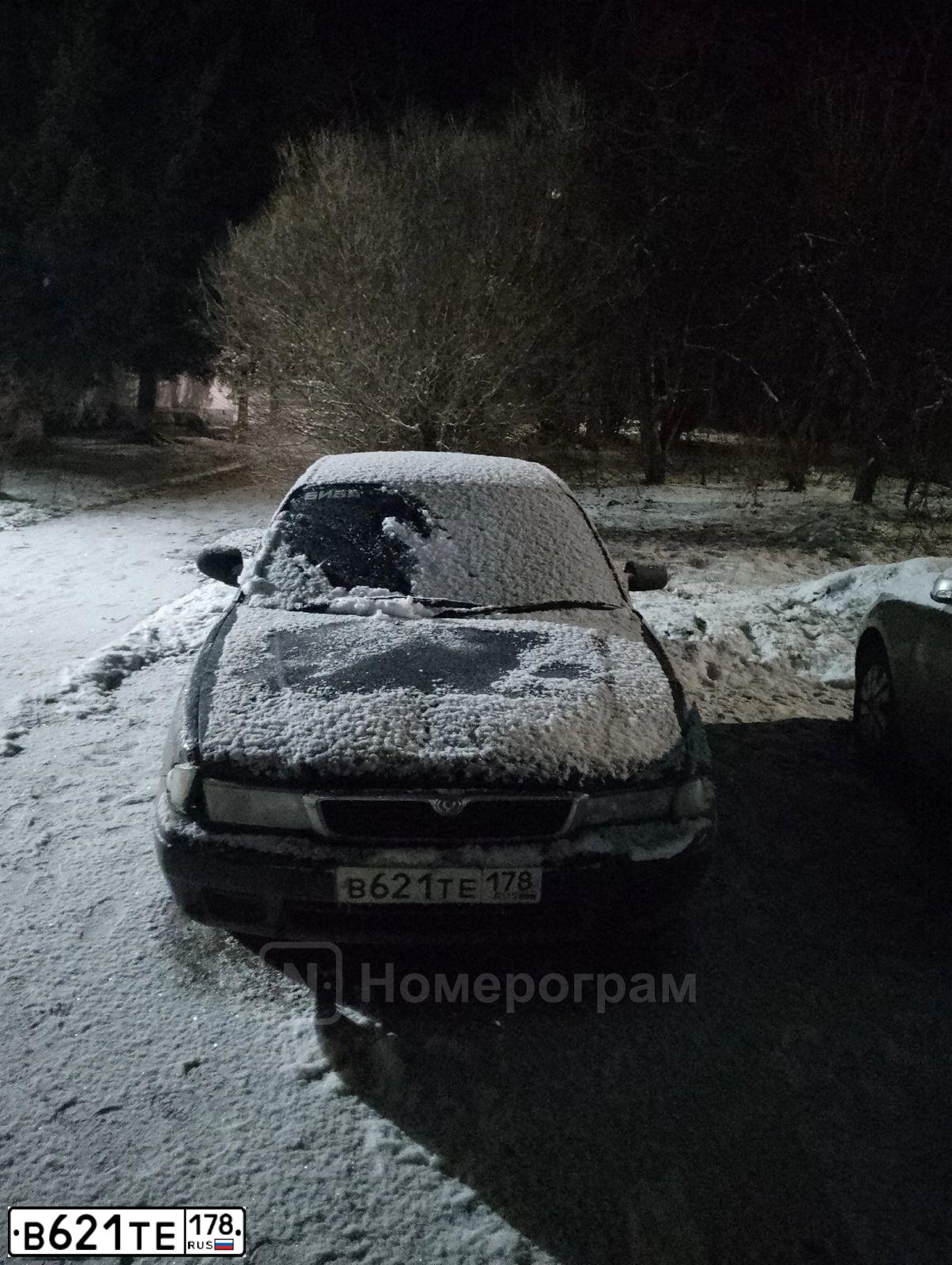 Фото автомобиля VOLVO SERIE FM /6X4/, 2011 — госномер В621ТЕ178. Цвет: КРАСНЫЙ