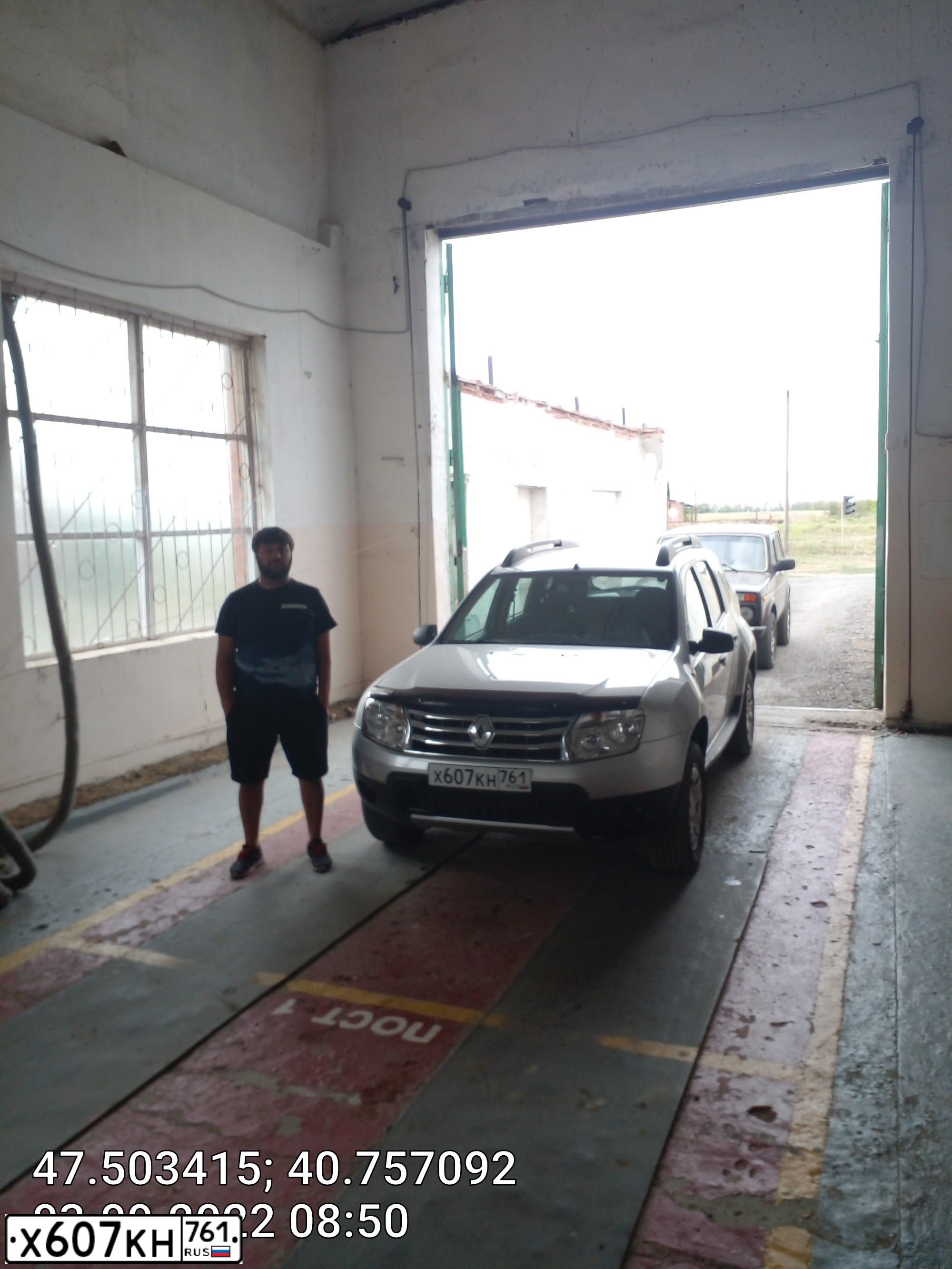 Фото автомобиля RENAULT DUSTER, 2012 — госномер М080АН761. Цвет: СВЕТЛО-СЕРЫЙ