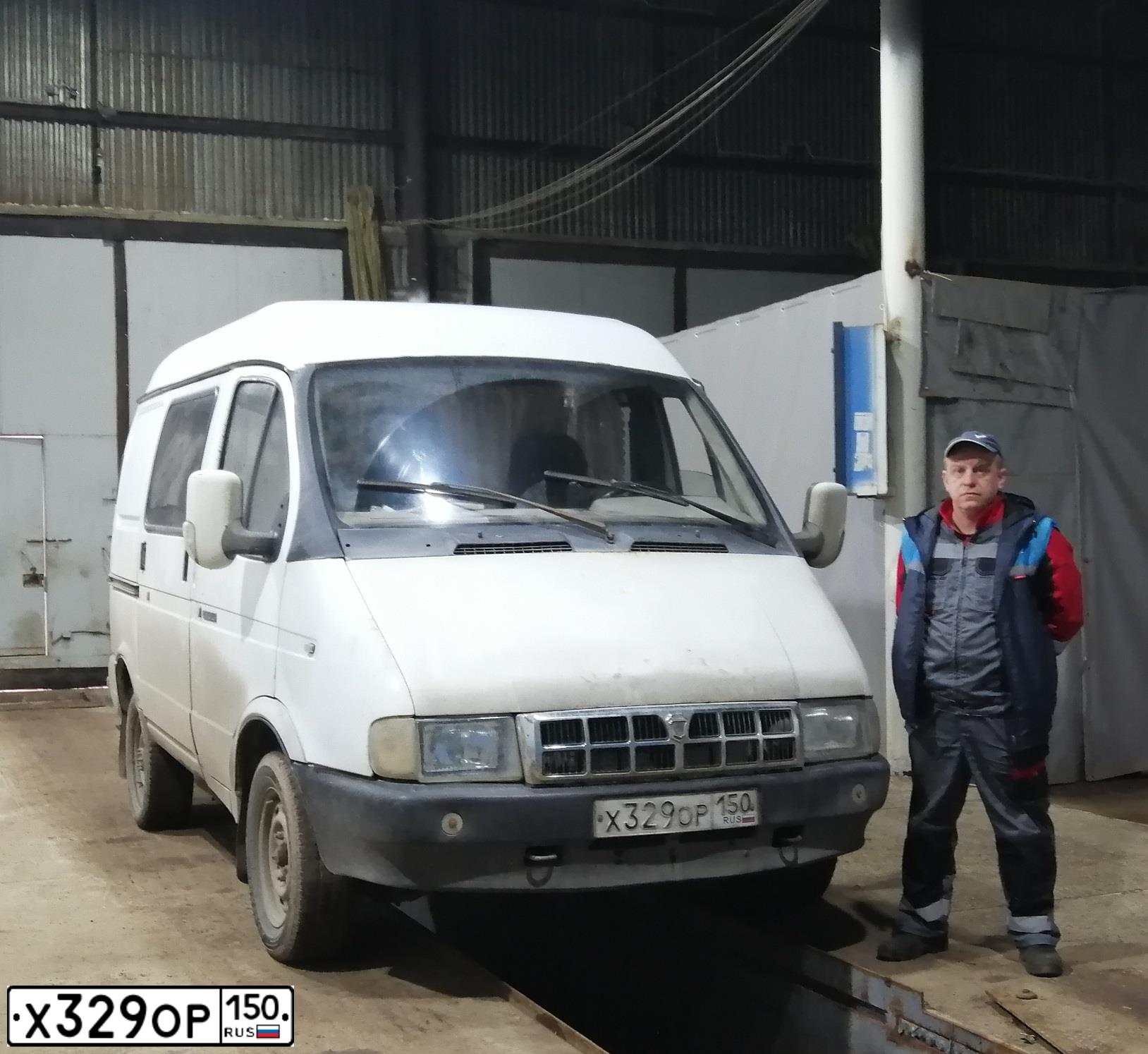 Фото автомобиля GAZ 2752 SOBOL, 2002 — госномер Х329ОР150. Цвет: Белый