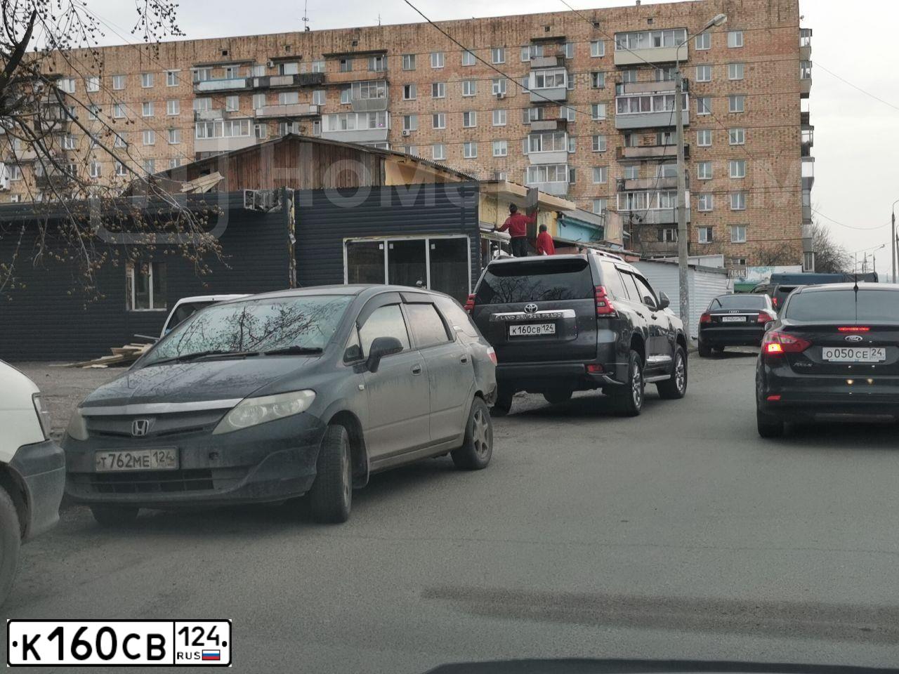 Фото автомобиля TOYOTA LANDCRUISER, 2018 — госномер А189ЕР763. Цвет: Серый
